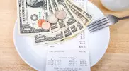 Ученые сделали неожиданное открытие про чаевые в ресторанах