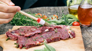 Врач рассказала, кто живет дольше - мясоеды или вегетарианцы