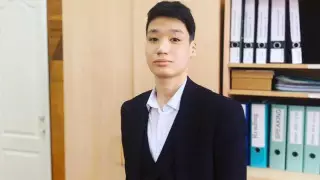 Астаналық 15 жастағы мектеп оқушысы жиһаз цехын ашты