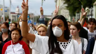 Жители Беларуси выстраиваются в "цепи солидарности"