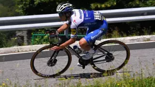 Бельгийский велосипедист упал с моста во время "Джиро ди Ломбардия"