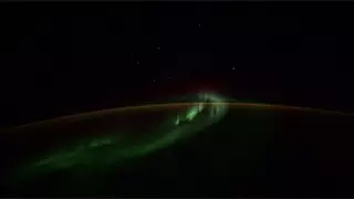 Ученые объяснили происхождение снятых с МКС загадочных объектов