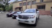 Блогер показал дорогие авто "слуг народа" на парковке возле акимата Талгара