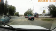 Отлетел на несколько метров: Наезд на пешехода попал на видео в Караганде