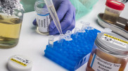 Власти США разрешили лечить COVID-19 плазмой крови