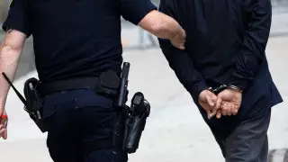 Полицейский выстрелил в афроамериканца в США, начались беспорядки