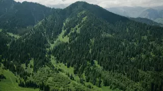 Ходить в горы и в нацпарки вновь разрешат казахстанцам