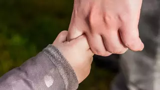 Мальчика, ушедшего со двора с мужчиной, нашли мертвым в ВКО