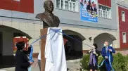 Бюст первого премьер-министра Казахской ССР Узакбая Караманова установили в Кызылординской области