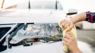 Дети моют фары авто на дорогах Алматы, Саин обратилась к их родителям