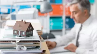 Закрыть ипотеку и сделать ремонт разрешат казахстанцам на пенсионные накопления