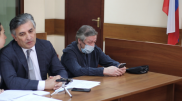 Ефремов перевел трем потерпевшим по одному рублю