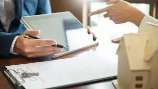 Как приостановить плату за аренду недвижимости