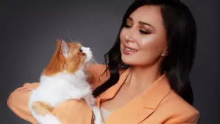 "Берегите животных". Казахстанские знаменитости снялись с бездомными кошками и собаками