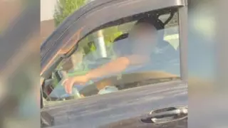 Водитель с телефоном и непристегнутыми детьми наказан в Алматы