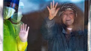 "Қорқа берудің қажеті жоқ". Ғалымдардың коронавирусқа қатысты болжамы қандай?