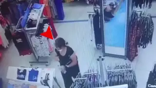 Кража в ТРЦ Нур-Султана попала на видео