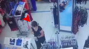 Кража в ТРЦ Нур-Султана попала на видео