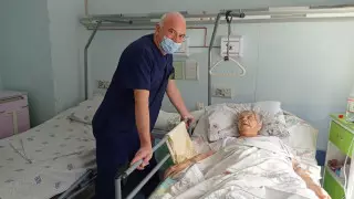 Врачи провели успешную операцию 102-летней женщине в Алматы