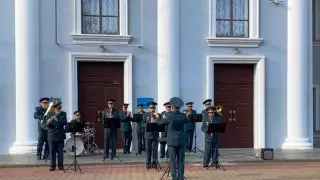 Despacito сыграл военный оркестр в Уральске