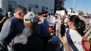 "Пусть найдут хотя бы тело моего сына" - возмущенные люди вышли к акимату Кульсары