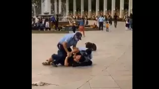 Грубое задержание продавца в Алматы вызвало негодование в соцсети