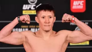 Жалгас Жумагулов устроил перепалку с претендентом на титул UFC