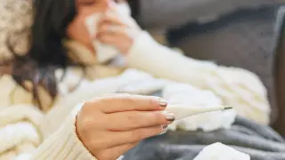 Переболевших коронавирусом просят отложить прививку от гриппа