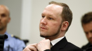 Убивший 77 человек Андерс Брейвик попросил об УДО