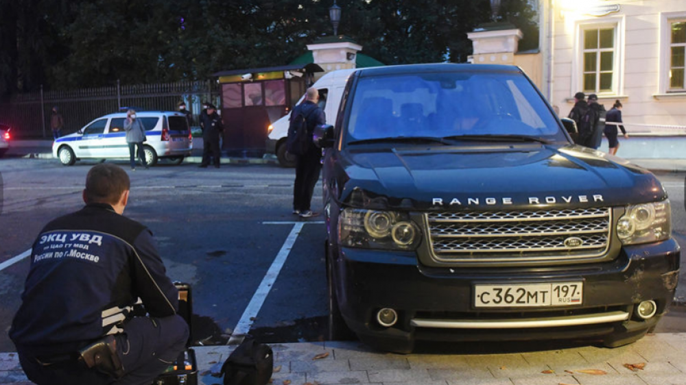 Пьяный водитель протаранил ворота резиденции посла США в Москве