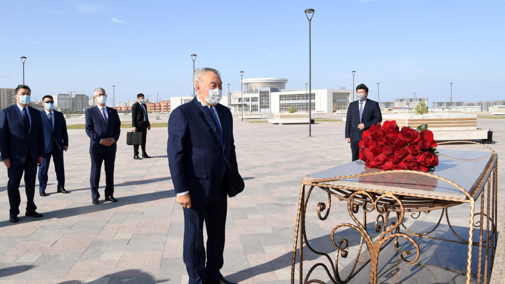 Назарбаев посетил музей Абиша Кекилбаева в Актау
