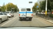 "Дерзкий" побег из патрульного авто попал на видео в Костанае
