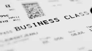 Как увеличить свои шансы на бизнес-класс в самолете, рассказали бортпроводники