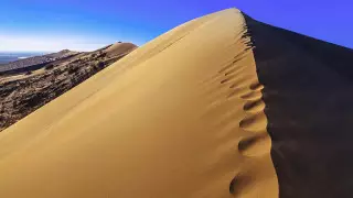 "Гора дрожит и трясет вас мелкой дрожью". Как разговорить Поющий бархан в "Алтын-Эмеле"