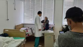 О состоянии раненного в голову солдата в Актау рассказали врачи