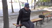 Пенсионер живет на скамейке в Алматы из-за жадности детей