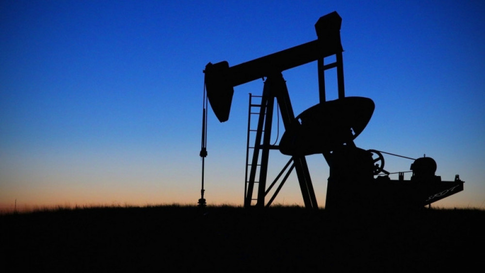 Нефть подешевела на опасениях снижения спроса из-за пандемии