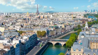 Жителей Парижа напугал звук мощного взрыва