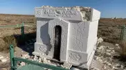 Гробницу и могилы разгромили в Атырауской области