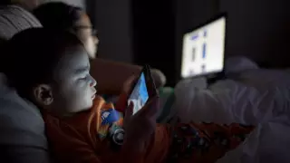 Запрещать ли детям играть в мобильные игры - мнение психолога