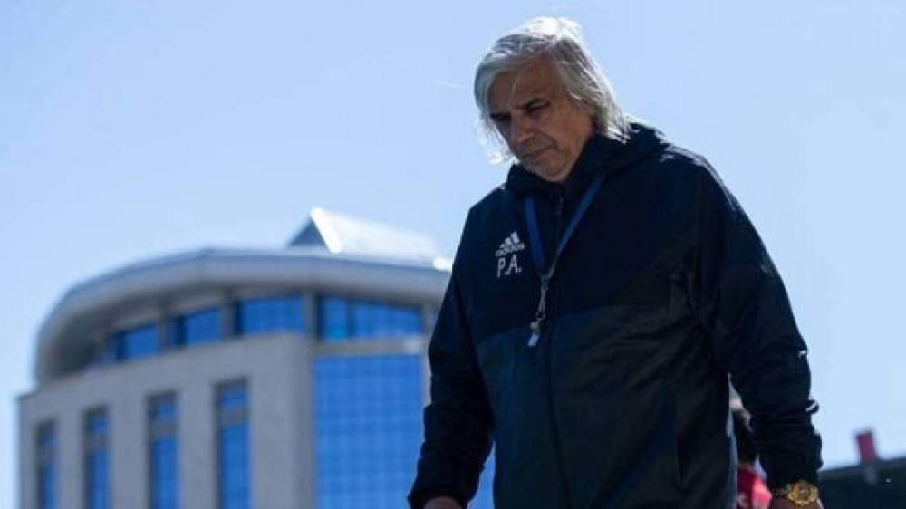 Казахстанский клуб объявил о расставании с главным тренером