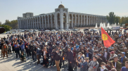 После выборов на митинги в Бишкеке вышли более 500 человек