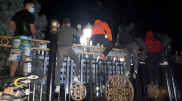 Митингующие в Бишкеке попытались прорваться к Белому дому