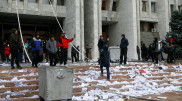 Депутаты Кыргызстана соберутся на экстренное заседание в отеле