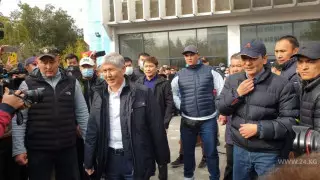 Атамбаев появился на митинге в Бишкеке