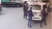 В Сети появилось видео задержания Алмазбека Атамбаева