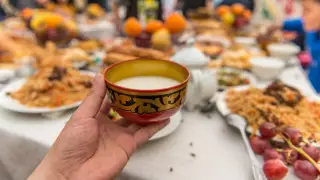 Участники тоя на 500 человек набросились на проверяющих в Таразе