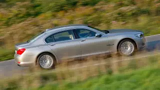 Почти 100 штрафов "собрал" астанчанин на BMW