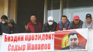 И. о. президента Кыргызстана: Власть поменялась мирным путем