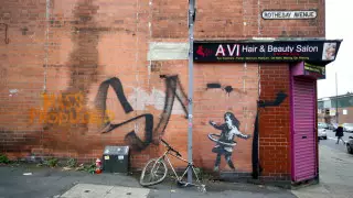 Велосипед и граффити: Бэнкси отметился новой работой в Ноттингеме